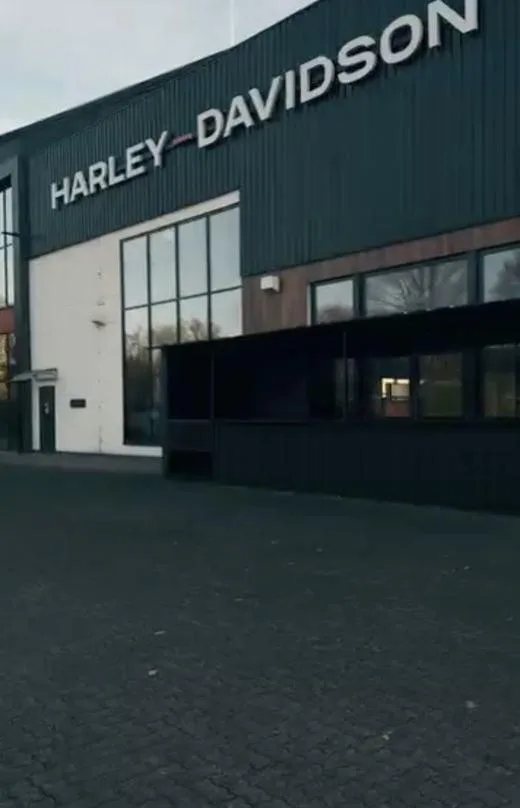 Fassadenreinigung: Clean Connect bei der Arbeit